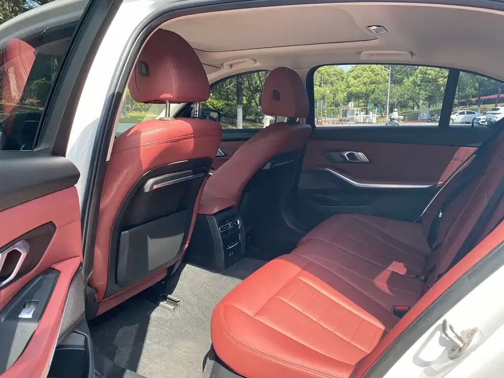 BMW 3 Series 2021 из CN, фото 4