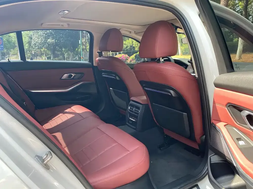 BMW 3 Series 2021 из CN, фото 2