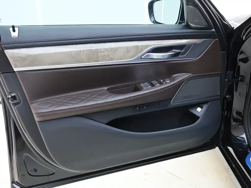 BMW 7 Series 2021 из CN, фото 10
