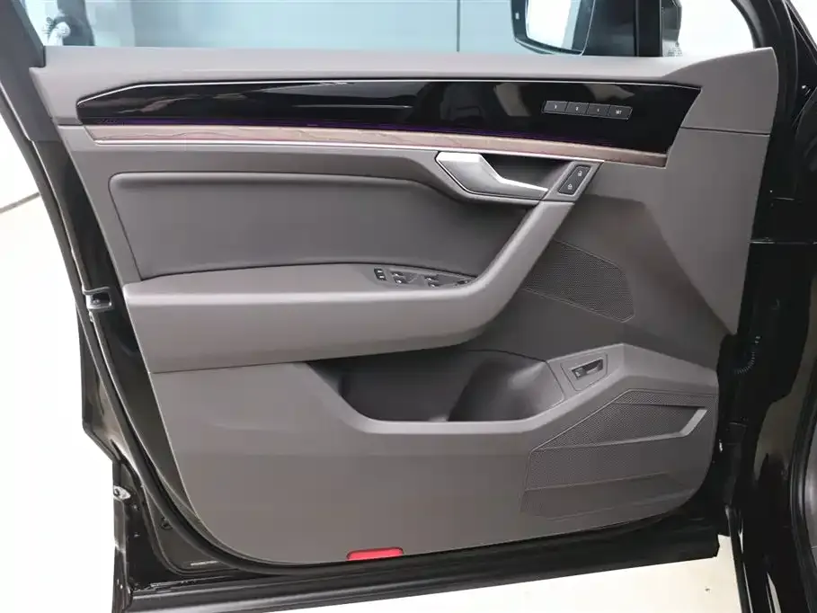 Volkswagen Touareg 2022 из CN, фото 2