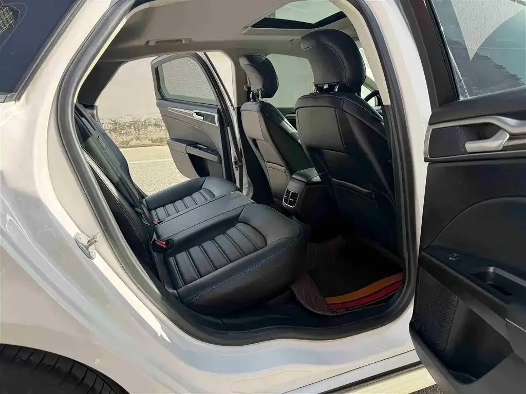 Ford Mondeo 2022 из CN, фото 2