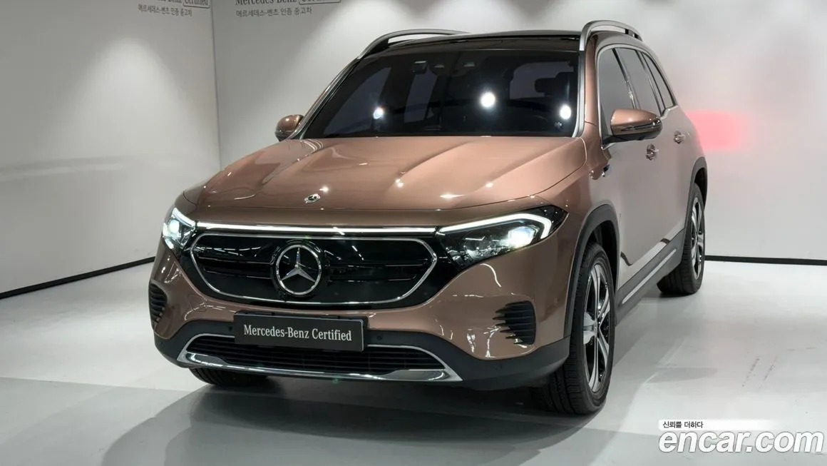 Mercedes-Benz EQB — фото 1