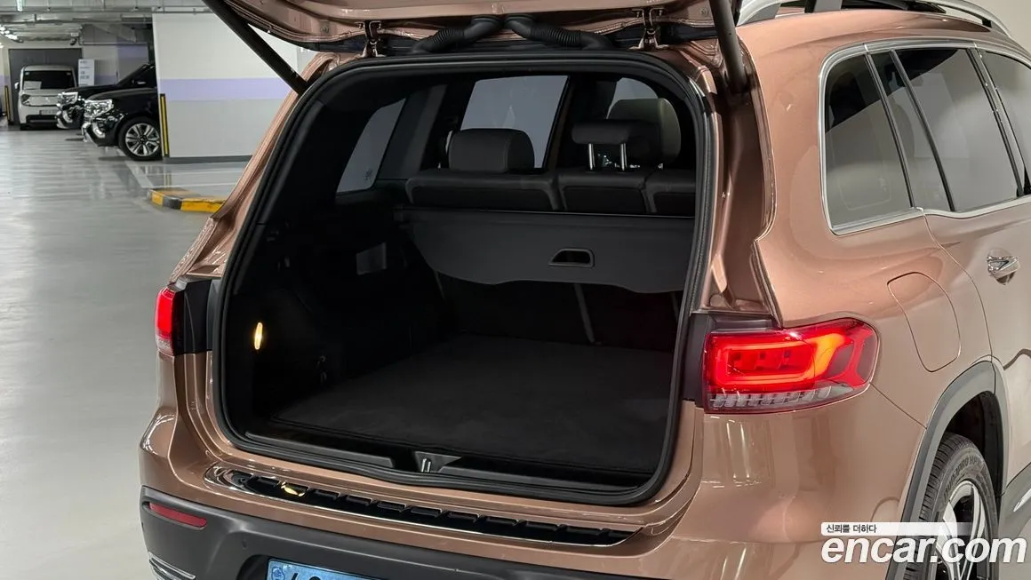 Mercedes-Benz EQB — фото 10