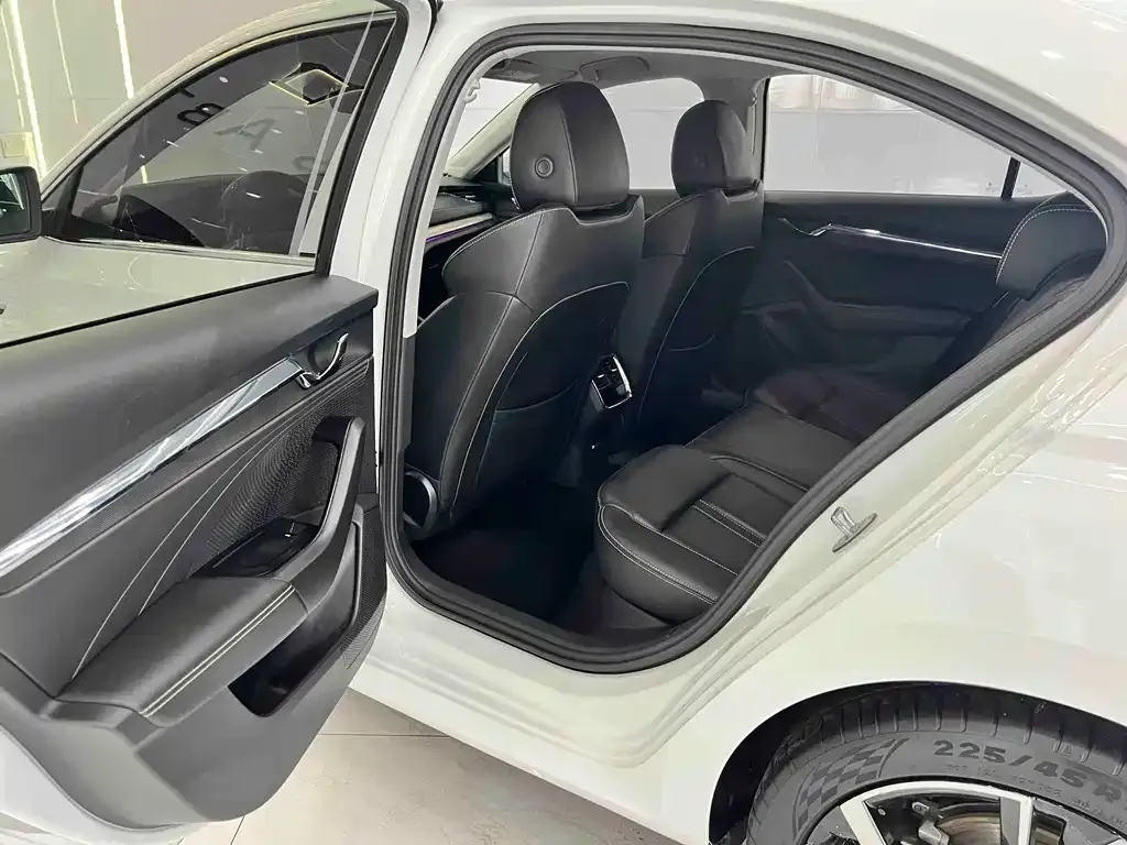 Skoda Octavia 2022 из CN, фото 8