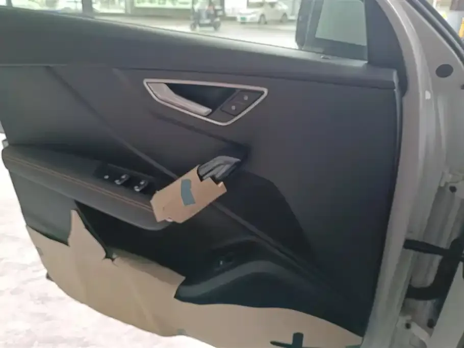 Audi Q2L e-tron 2024 из CN, фото 3