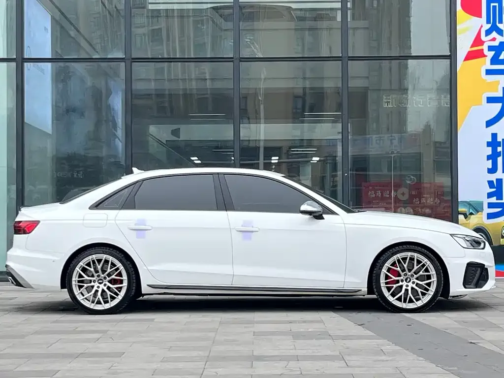 Audi A4L 2022 из CN, фото 3