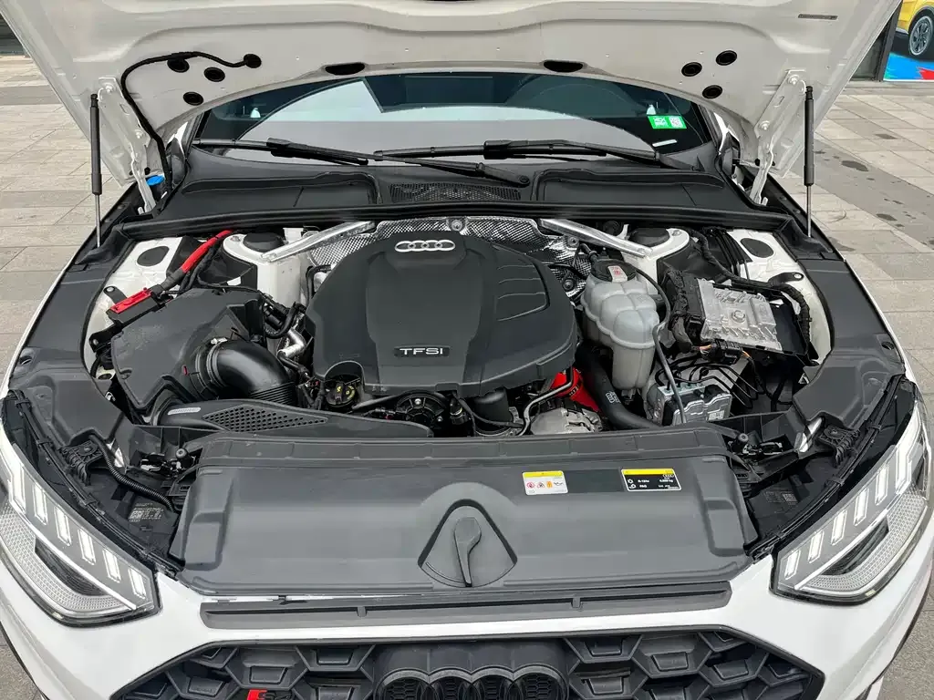 Audi A4L 2022 из CN, фото 4