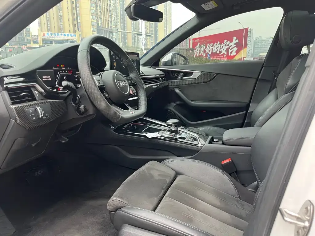 Audi A4L 2022 из CN, фото 10