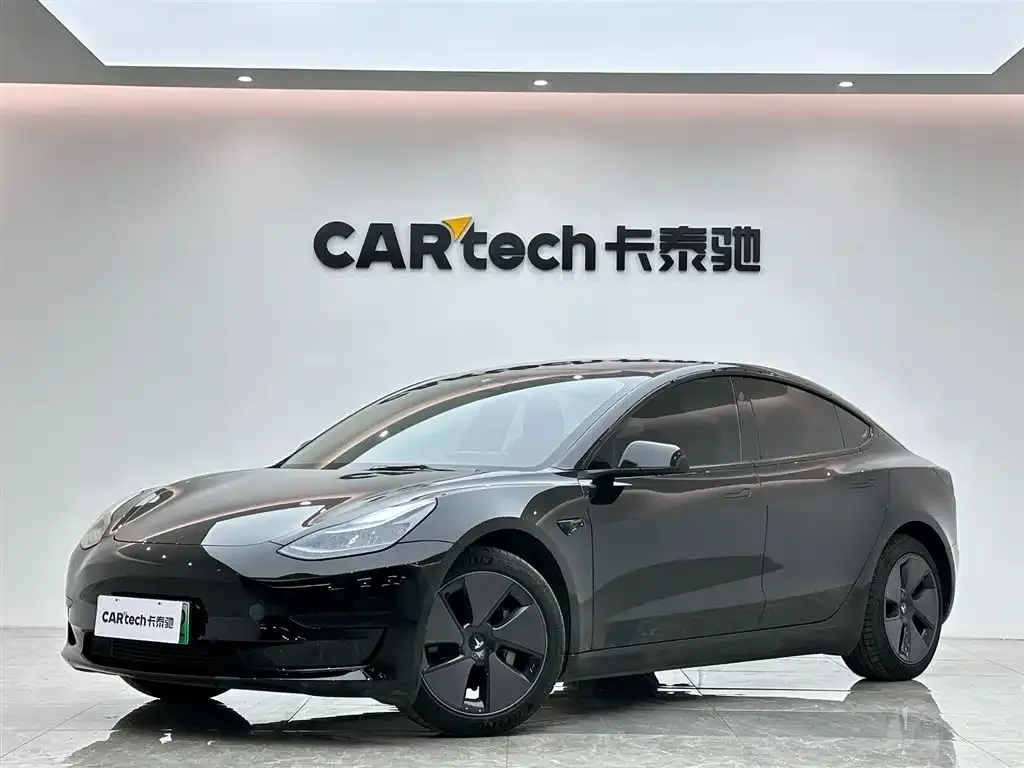 Tesla Model 3 — фото 1