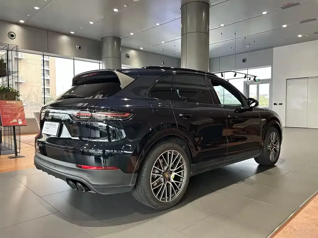 Porsche Cayenne Hybrid — фото 7