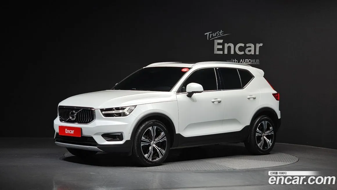 Volvo XC40 — фото 1