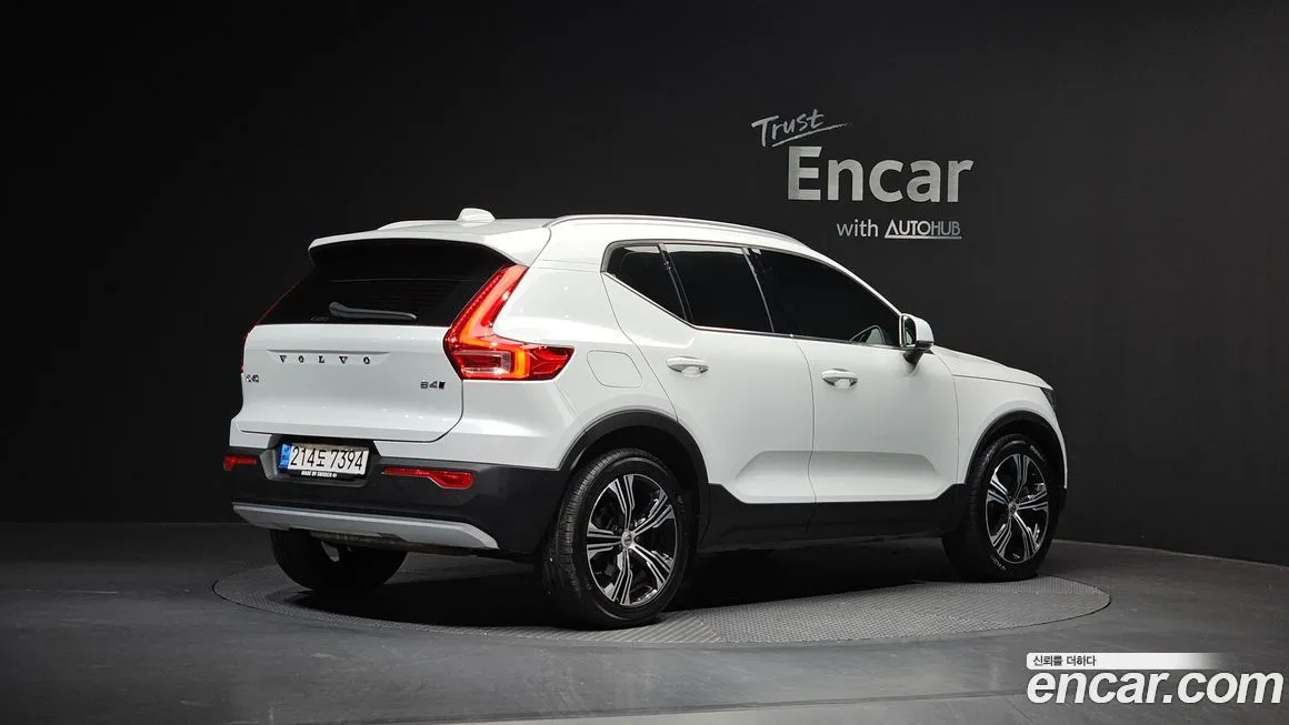 Volvo XC40 — фото 6