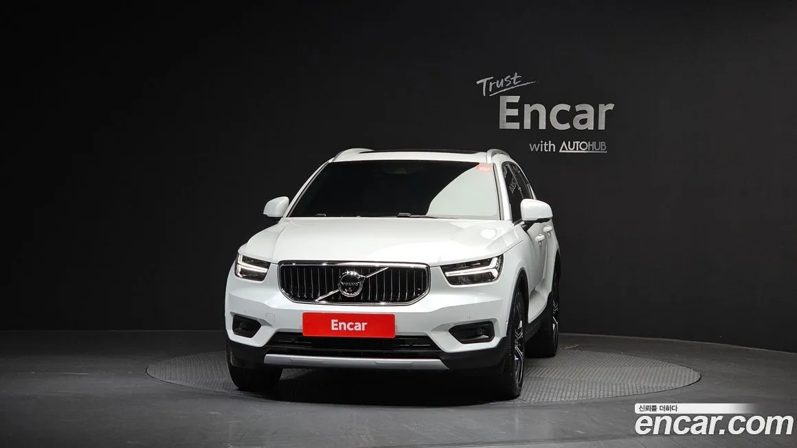 Volvo XC40 — фото 7