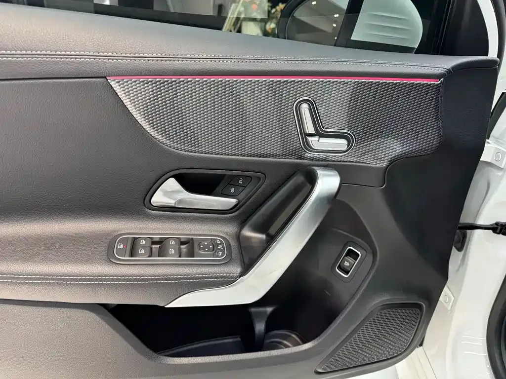 Mercedes-Benz A-Class 2023 из CN, фото 7