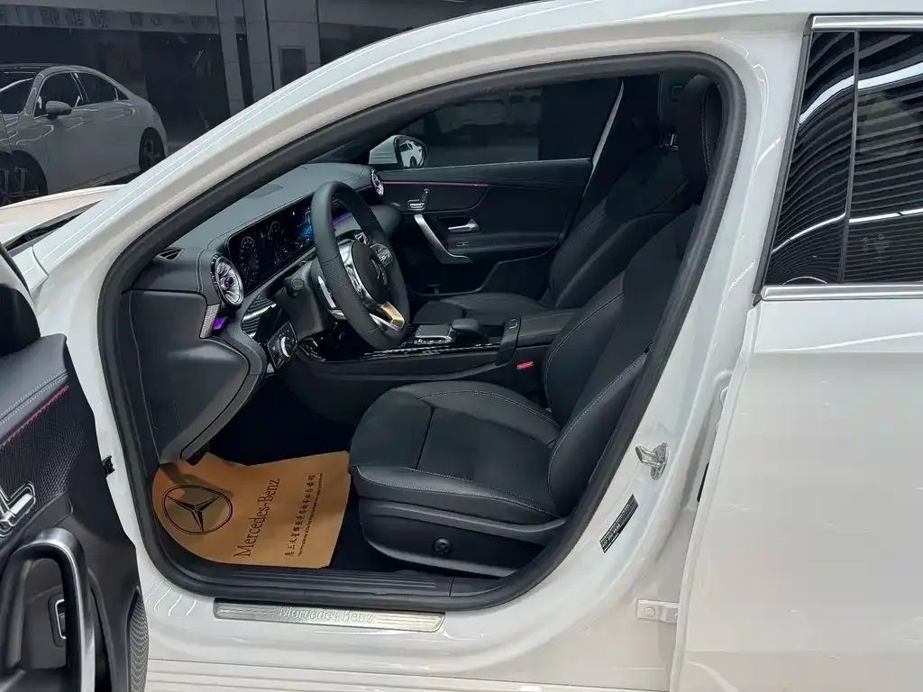Mercedes-Benz A-Class 2023 из CN, фото 4