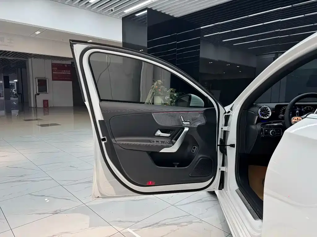 Mercedes-Benz A-Class 2023 из CN, фото 6