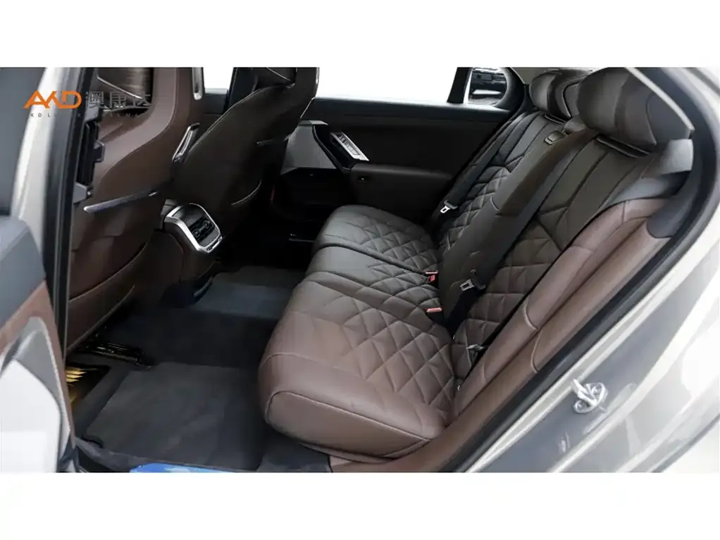 BMW 7 Series 2025 из CN, фото 9