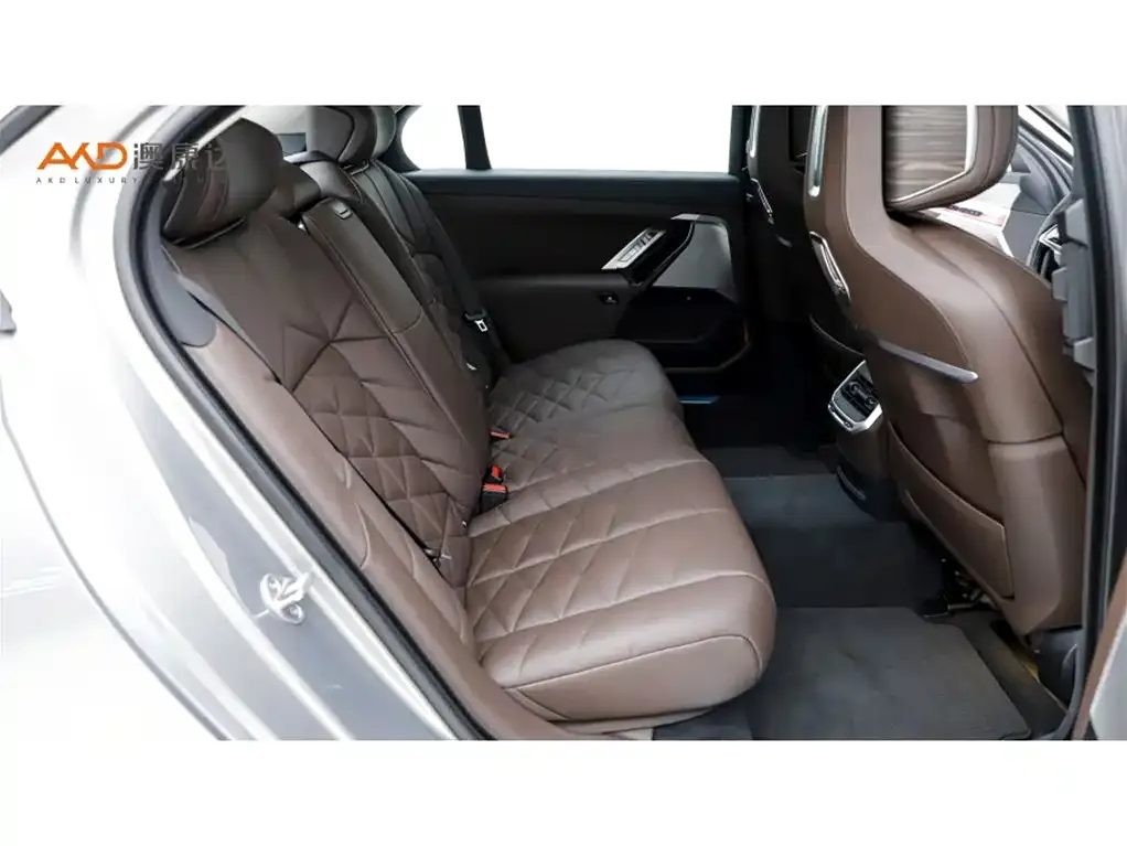 BMW 7 Series 2025 из CN, фото 7