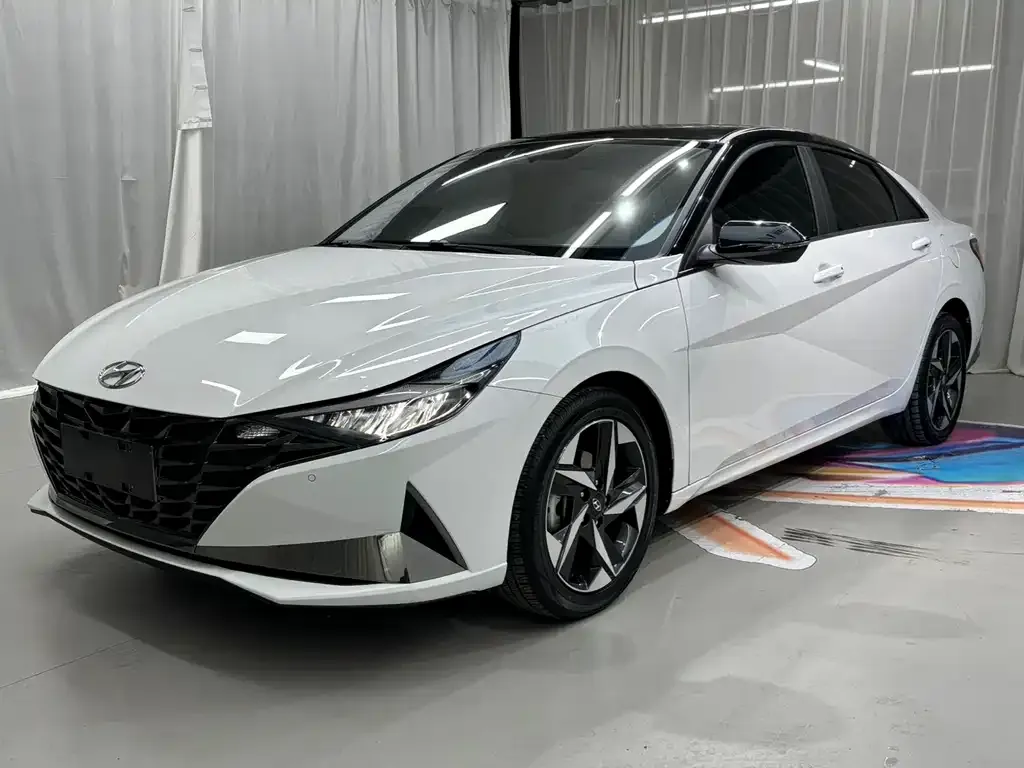Hyundai Elantra — фото 1