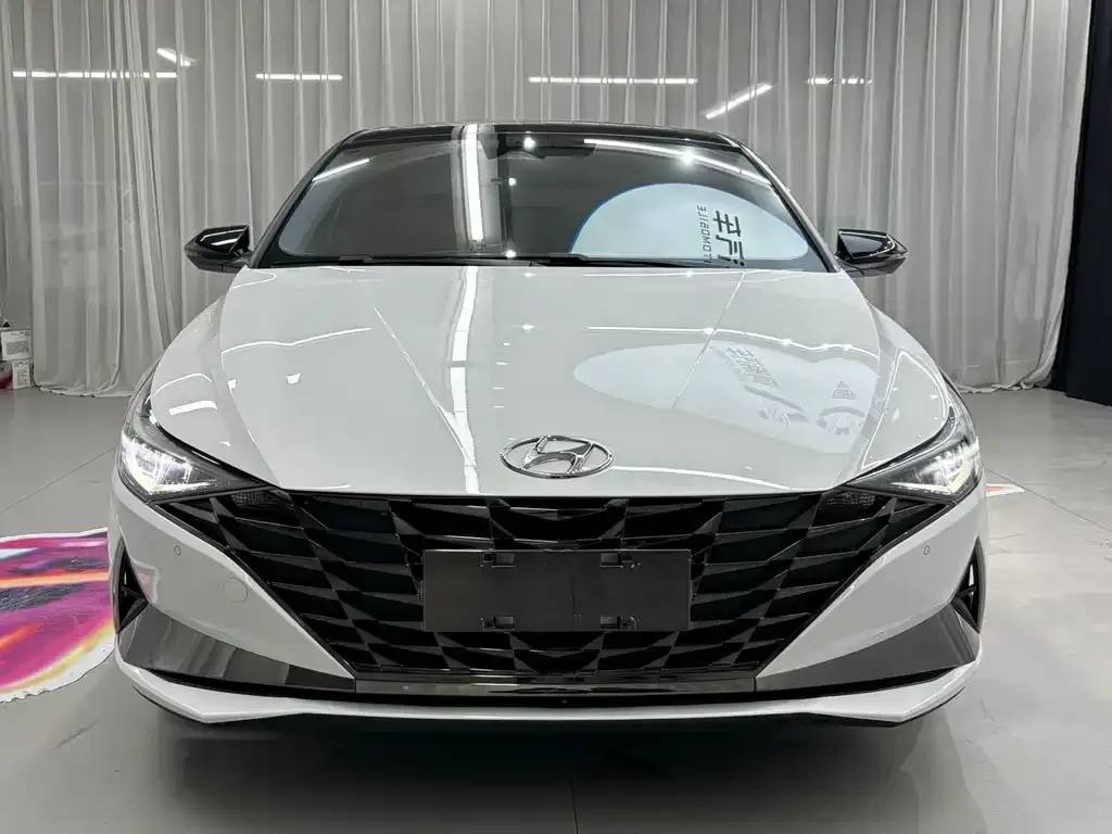 Hyundai Elantra — фото 8