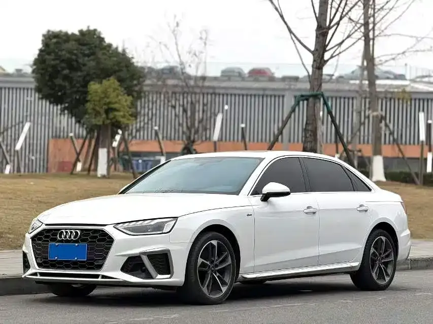 Audi A4L 2022 из CN, фото 1