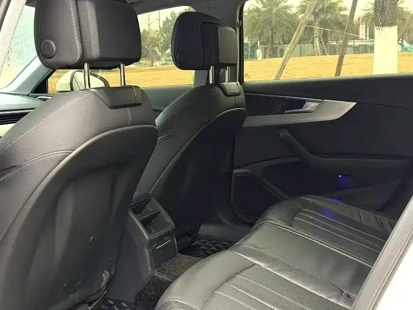 Audi A4L 2022 из CN, фото 5