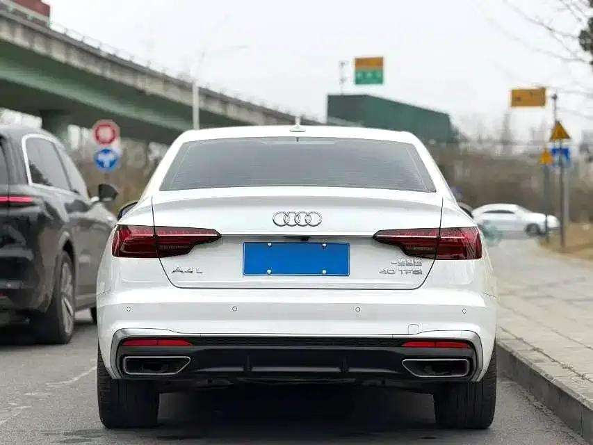 Audi A4L 2022 из CN, фото 2