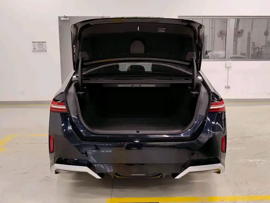 BMW i5 2025 из CN, фото 6