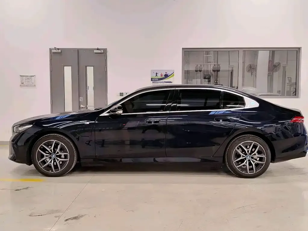 BMW i5 2025 из CN, фото 4