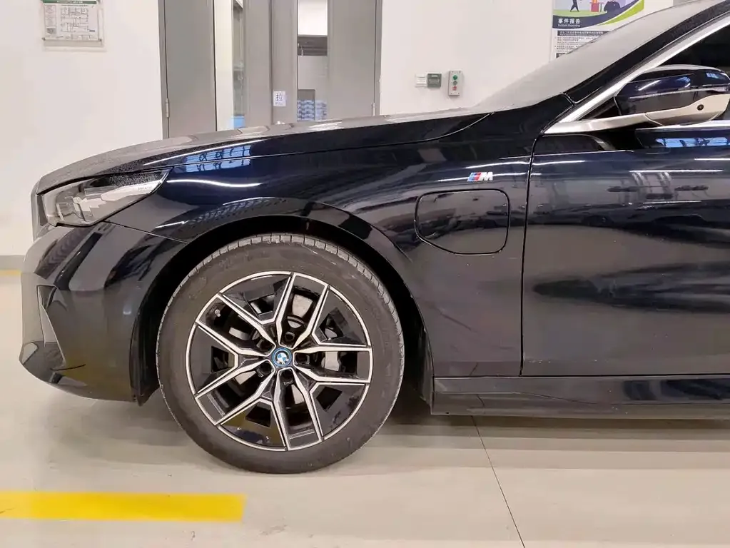 BMW i5 2025 из CN, фото 5