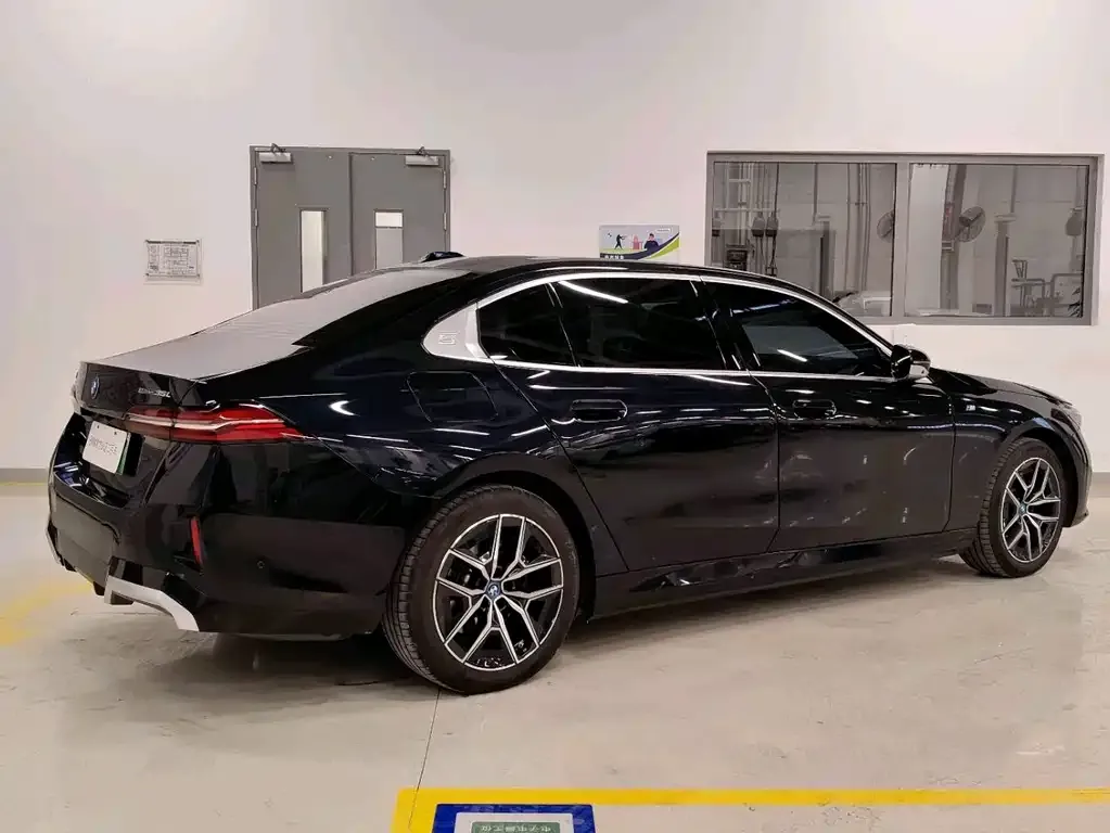 BMW i5 2025 из CN, фото 9