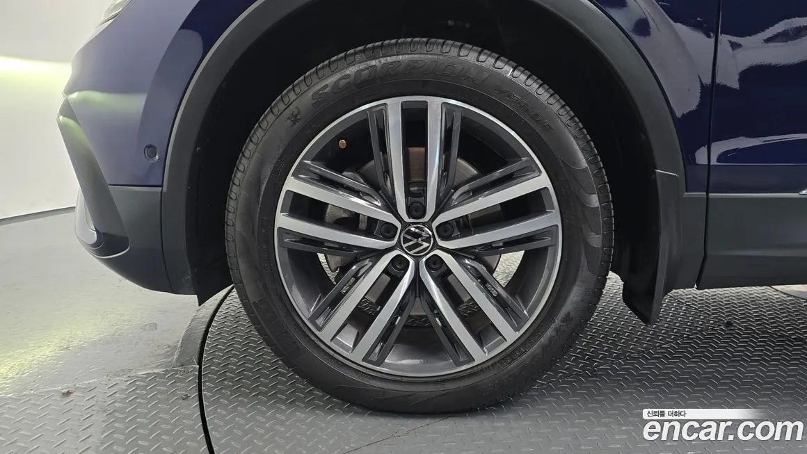 Volkswagen Tiguan — фото 10