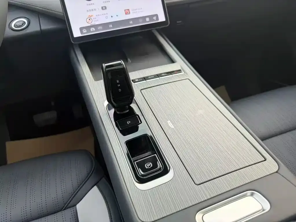 Geely Boyue L 2024 из CN, фото 2