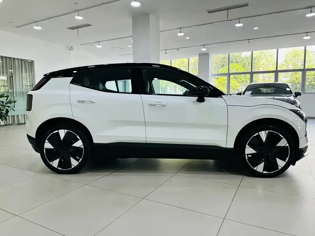Volvo EX30 2024 из CN, фото 7