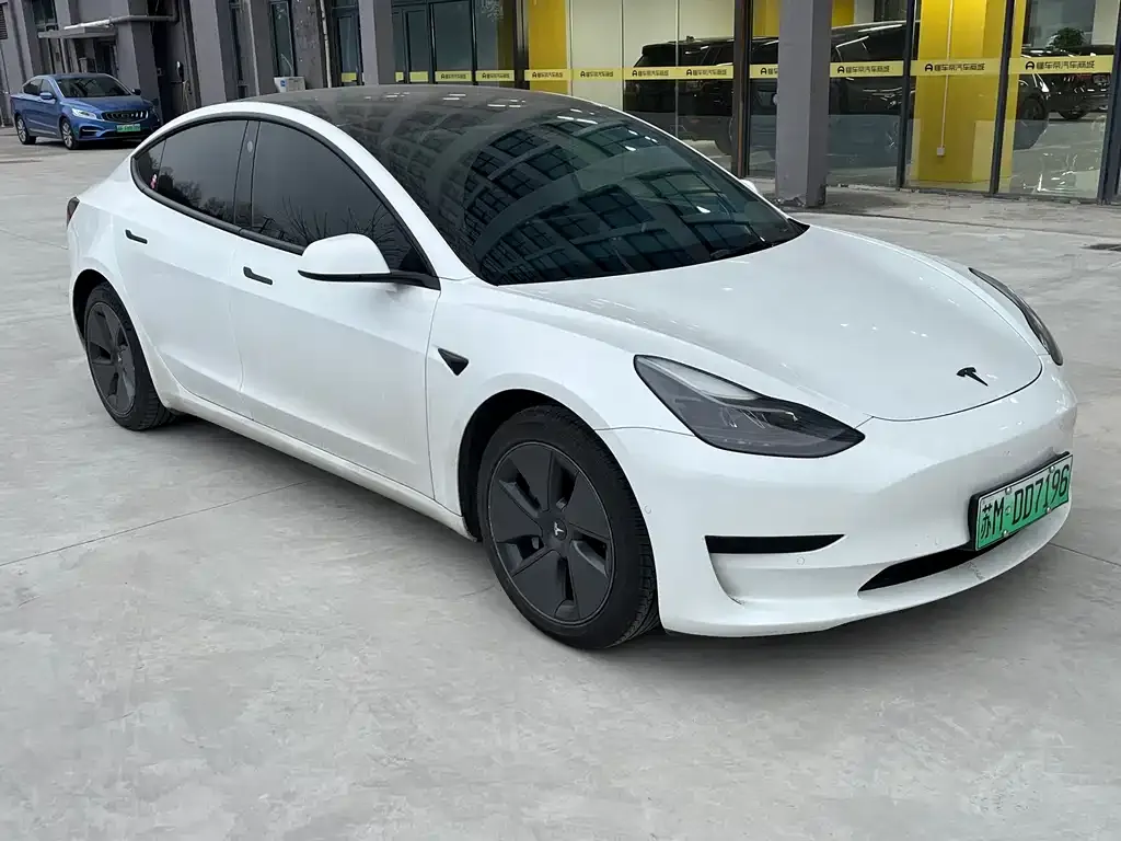 Tesla Model 3 — фото 8