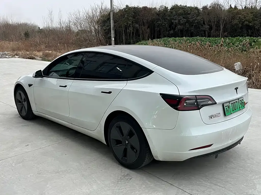 Tesla Model 3 — фото 9