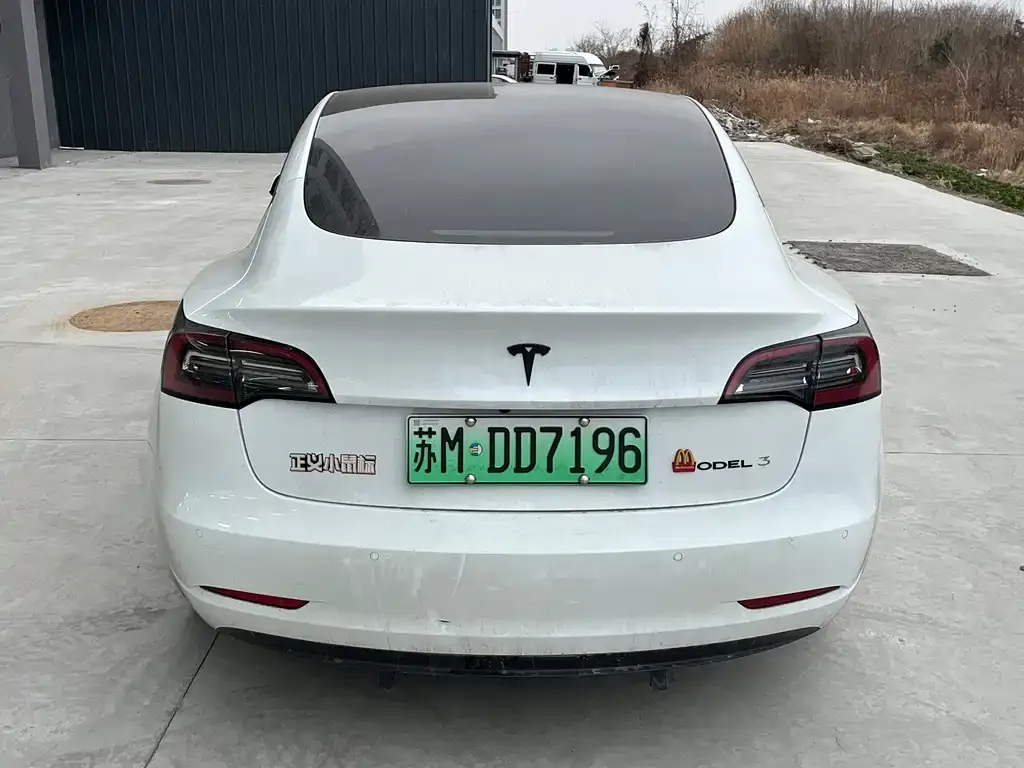 Tesla Model 3 — фото 7