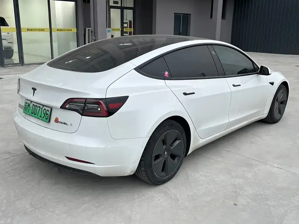 Tesla Model 3 — фото 2
