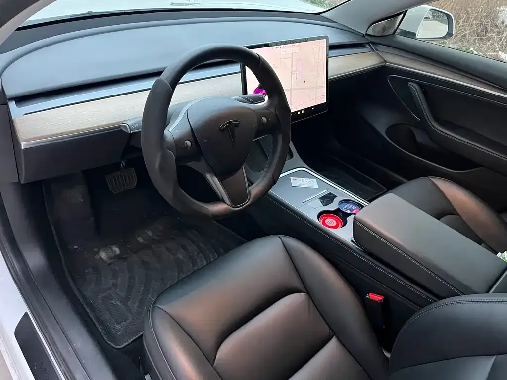 Tesla Model 3 — фото 4