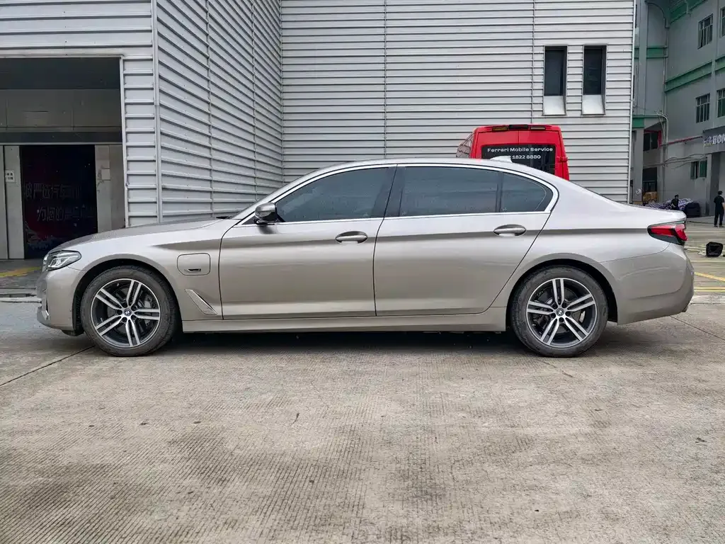 BMW 5 Series New Energy — фото 7