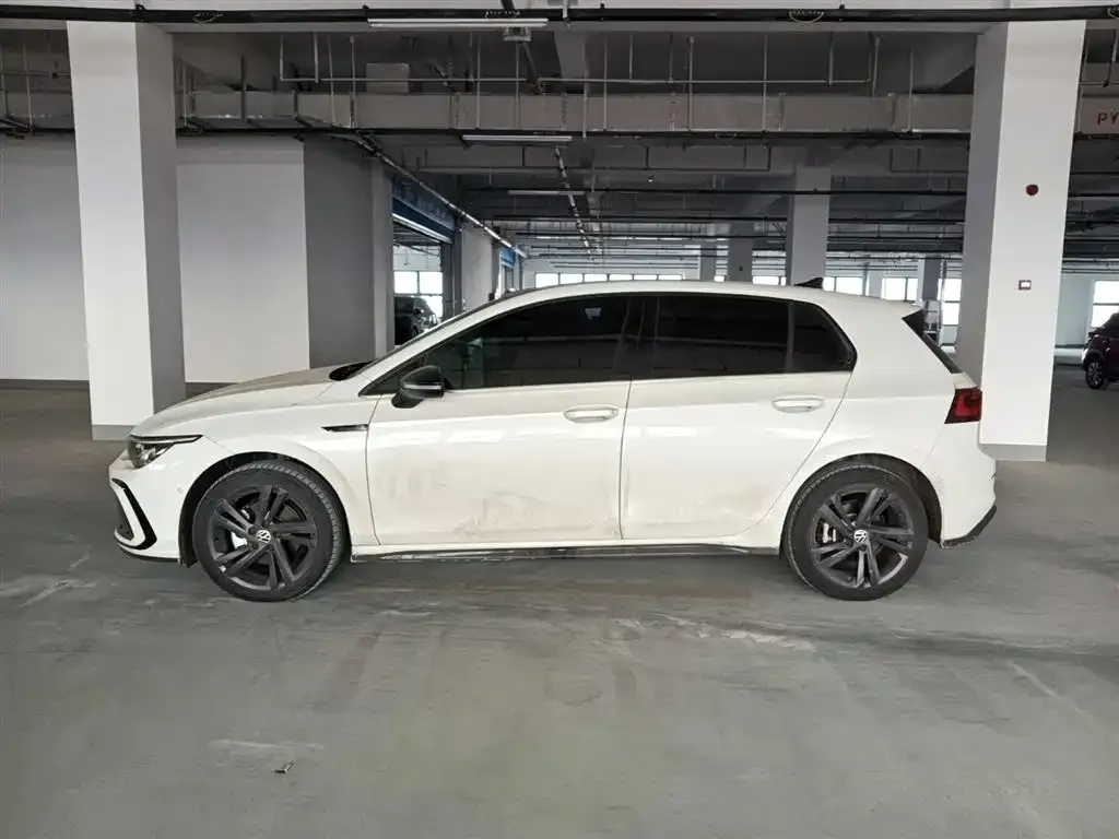 Volkswagen Golf 2024 из CN, фото 4