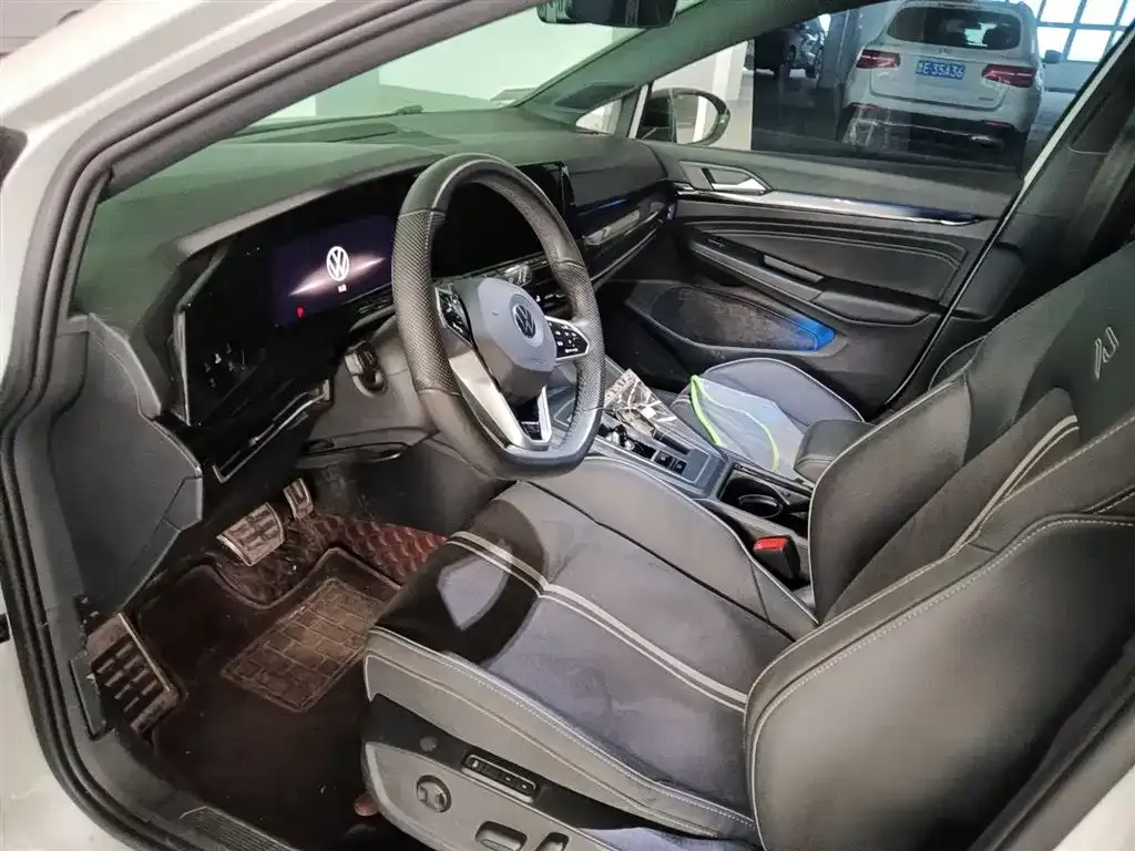 Volkswagen Golf 2024 из CN, фото 10
