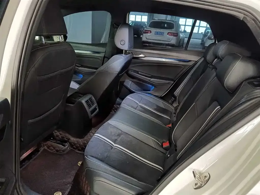 Volkswagen Golf 2024 из CN, фото 5