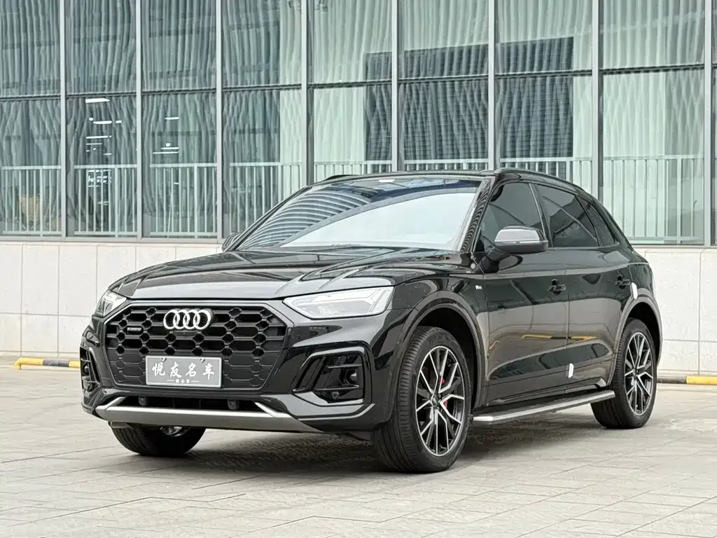 Audi Q5L — фото 1