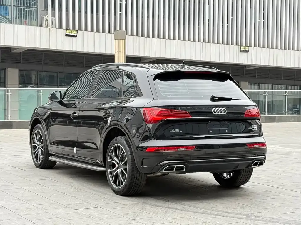 Audi Q5L — фото 5