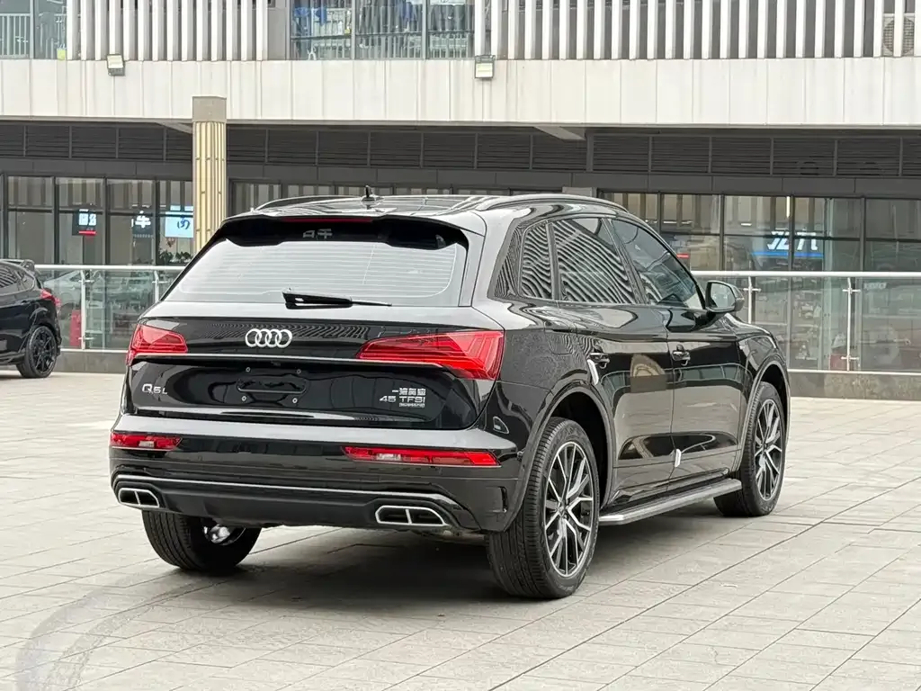 Audi Q5L — фото 4