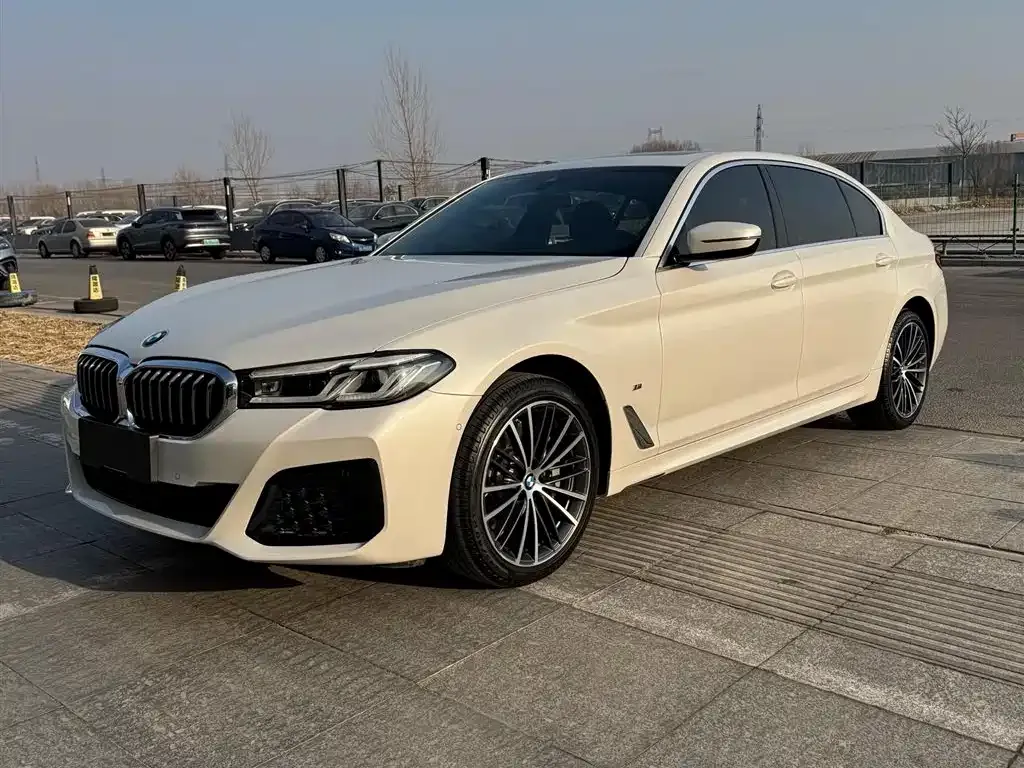BMW 5 Series — фото 1