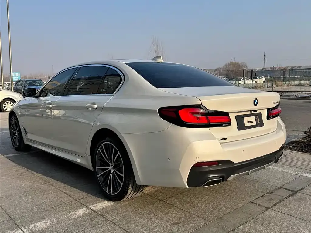 BMW 5 Series — фото 10