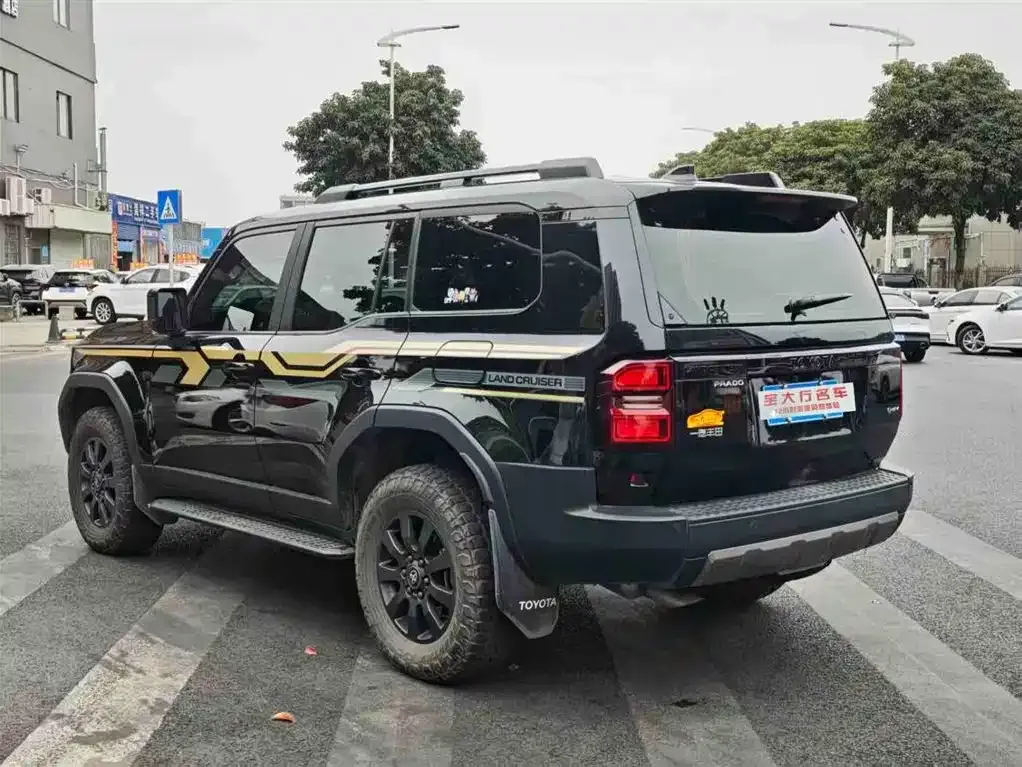 Toyota Prado — фото 8