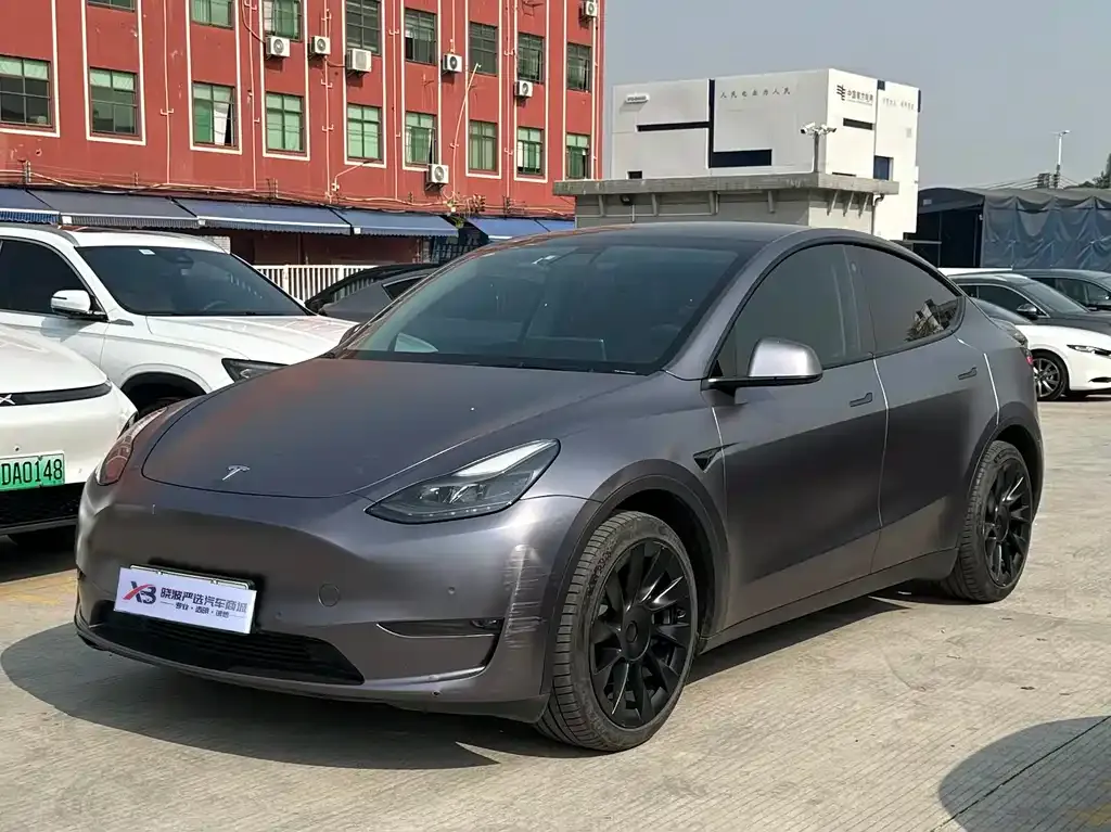 Tesla Model Y — фото 1